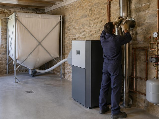 Calienta tu vivienda con pellets o leña gracias a nuestras calderas de biomasa en A Coruña