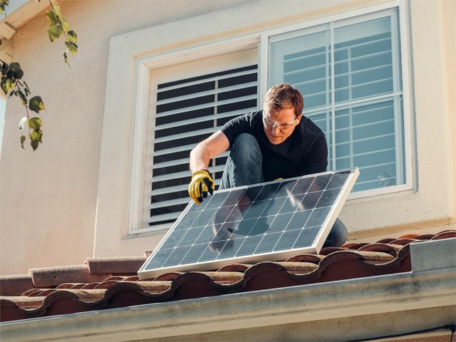 ¿Puedo instalar placas solares en mi vivienda?