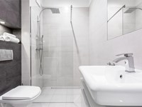 Razones por las que cambiar una bañera por un plato de ducha